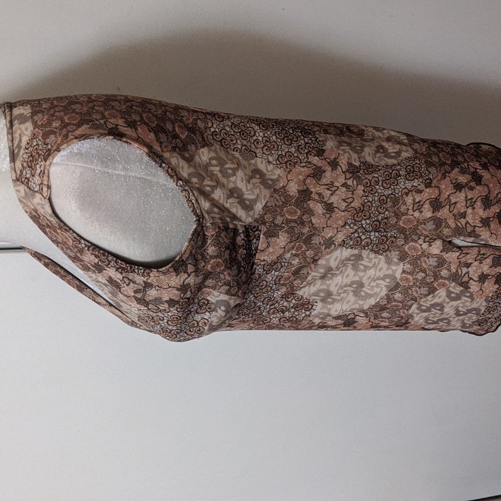 3/$33 - Tyte Pale Cream Tan Light Blue Peach Paisley Floral Top - Picture 3 of 5